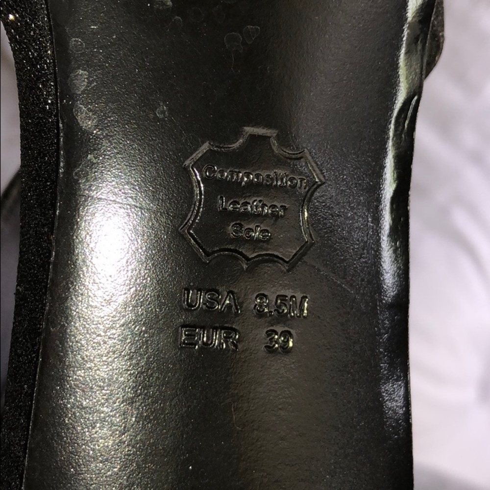 Black heels - Picture 3 of 4